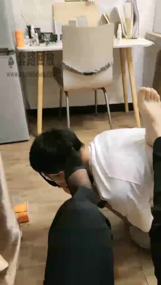 御研 舔脚 喂食 钻胯