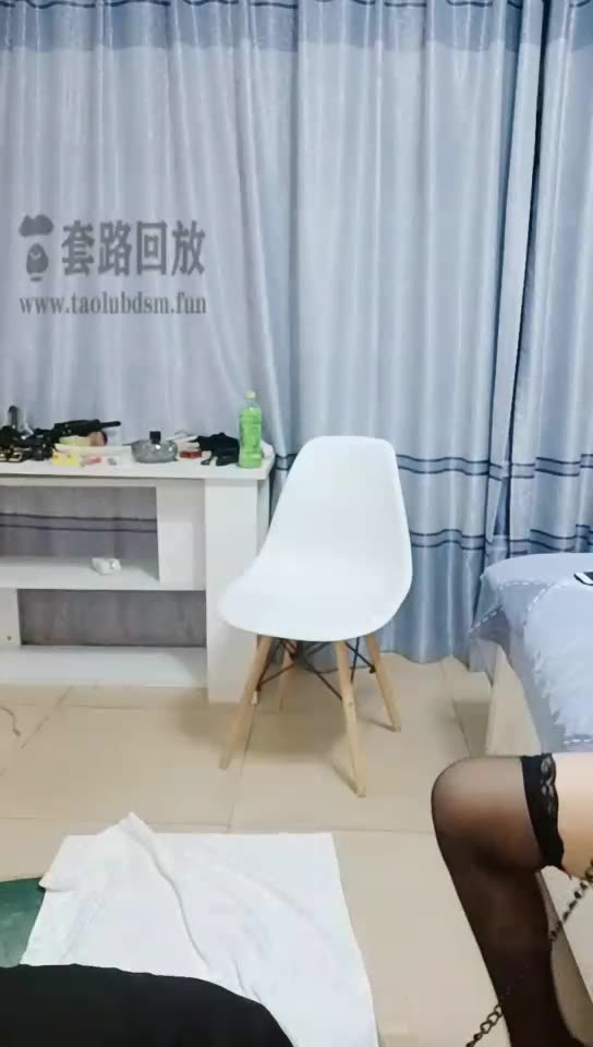 溢香大大 长筒黑丝脚下的狗