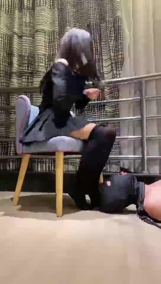 雪莉 新人调教场 强力深喉 脚耳光 脚踩狗奴