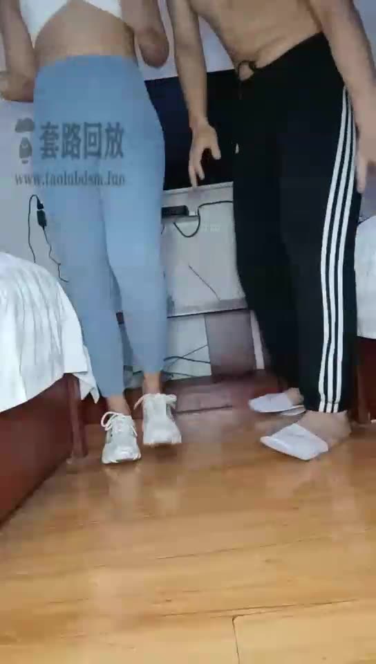 莉娜 调教巨臀 狗脸 闻裆 踢裆 耳光 全体重踩踏 打手心