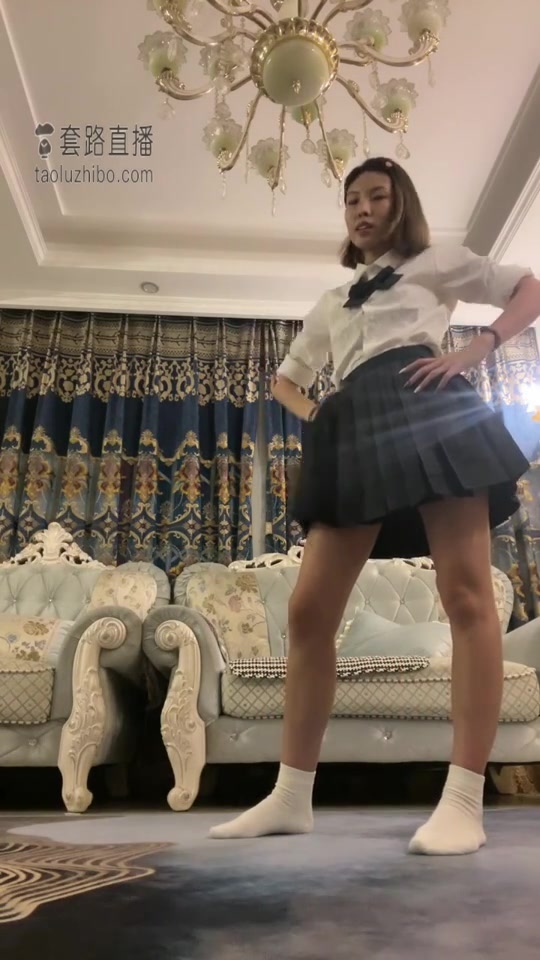 未认证用户 JK爆踢狗裆