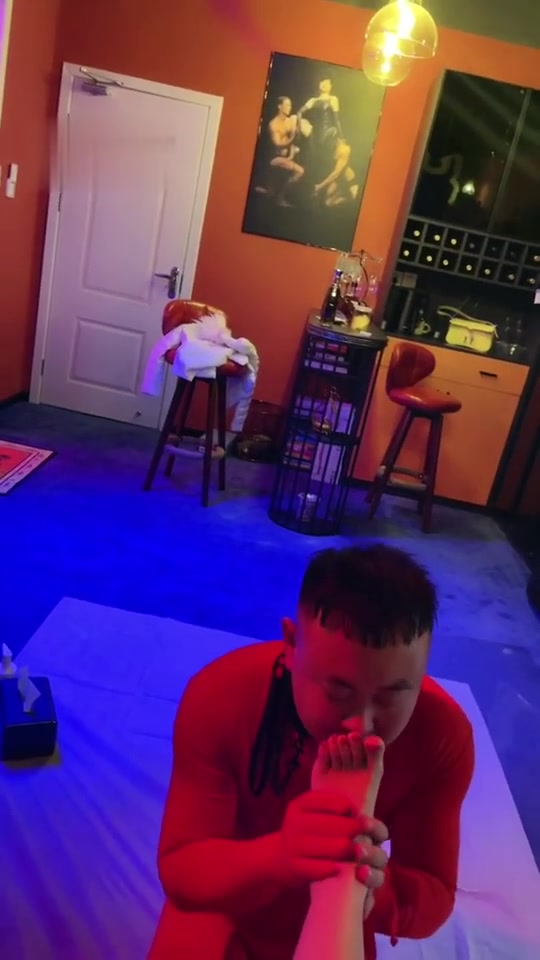 晨晨 调教室囚禁恋足狗