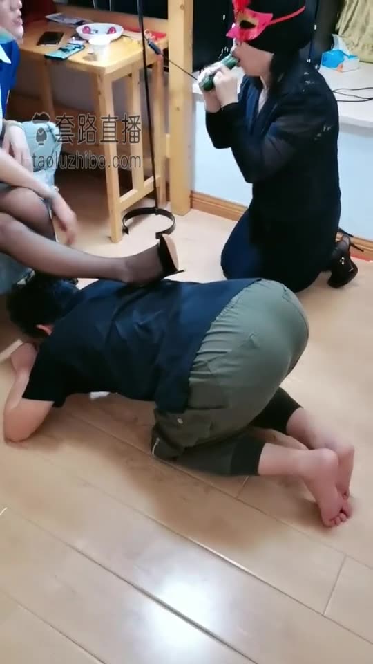 丹祖宗 卖力讨好主子的三条贱畜