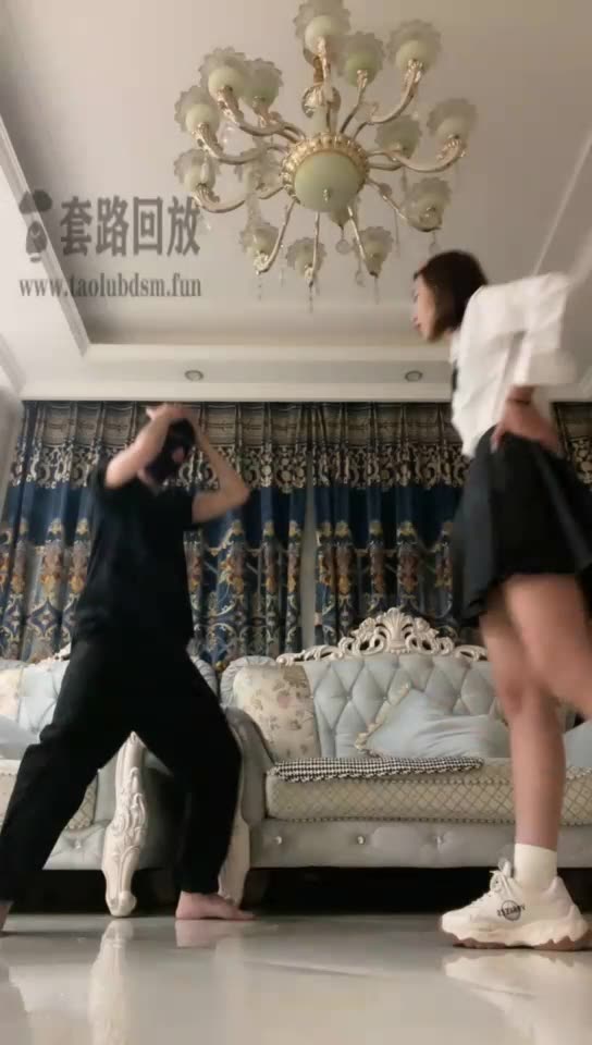 用户2078 超暴力踢狗裆