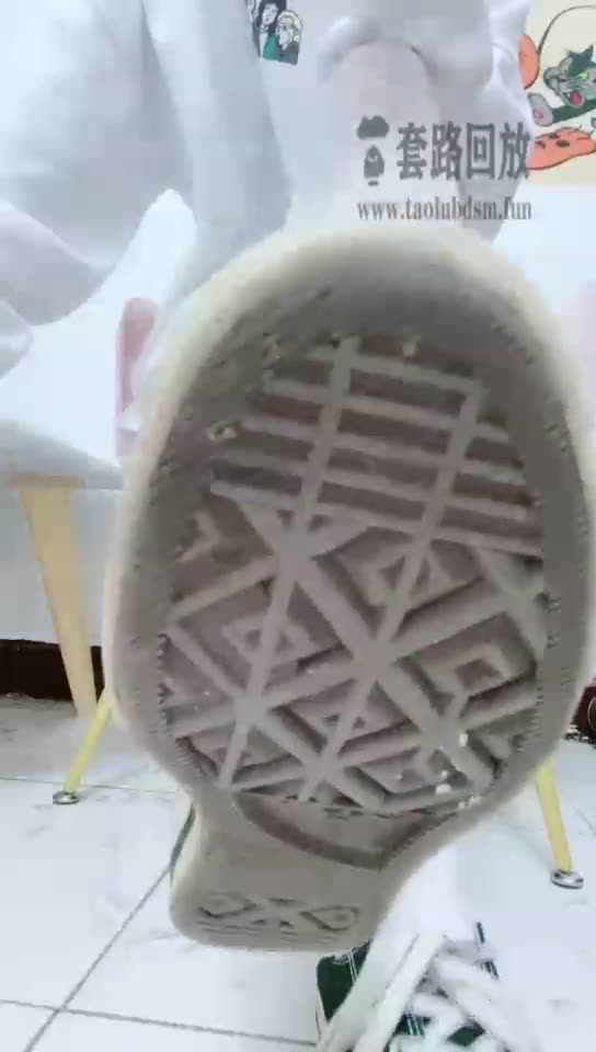 Q月 第一视角 红绿灯 帆布鞋白袜