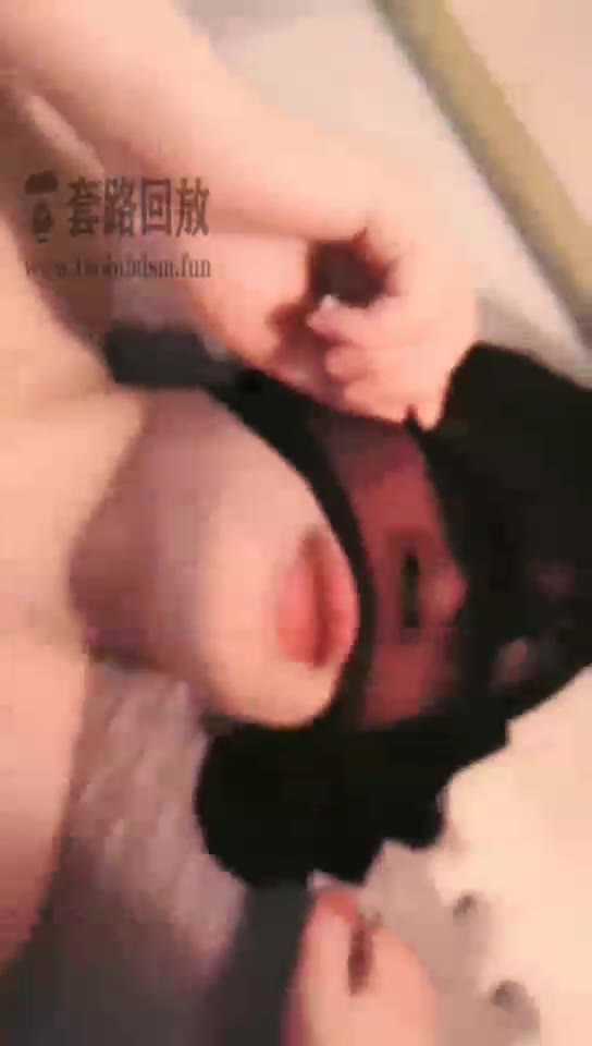 娜娜 贱狗渴了喝圣水 管饱