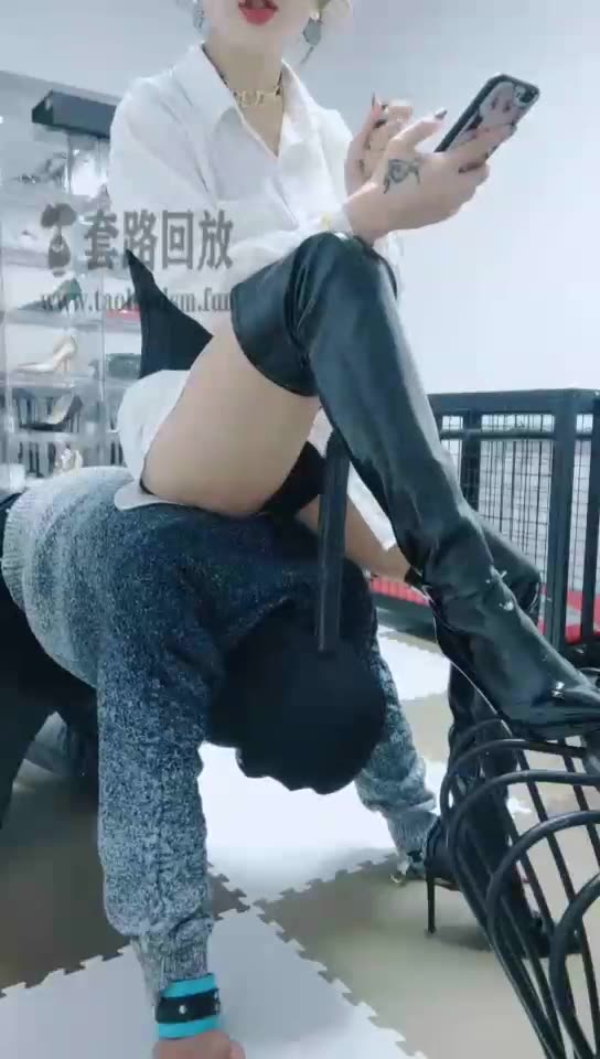 就是喜欢玩啊 喝洗脚奶