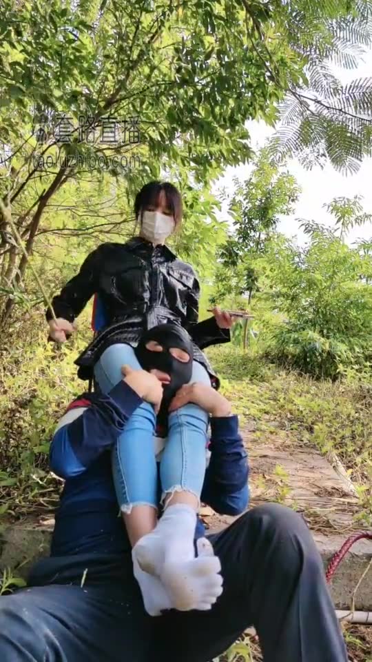 暴力美学 野外遛狗 腿绞 跺蛋 脏白袜 脚耳光