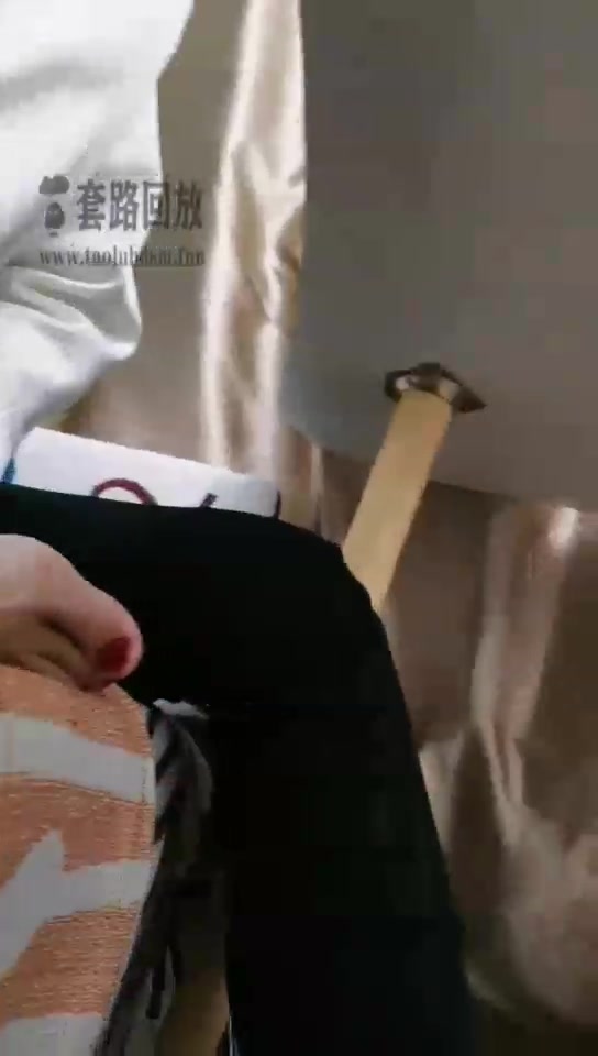 梵高 桌底视角 舔裸足 脚垫