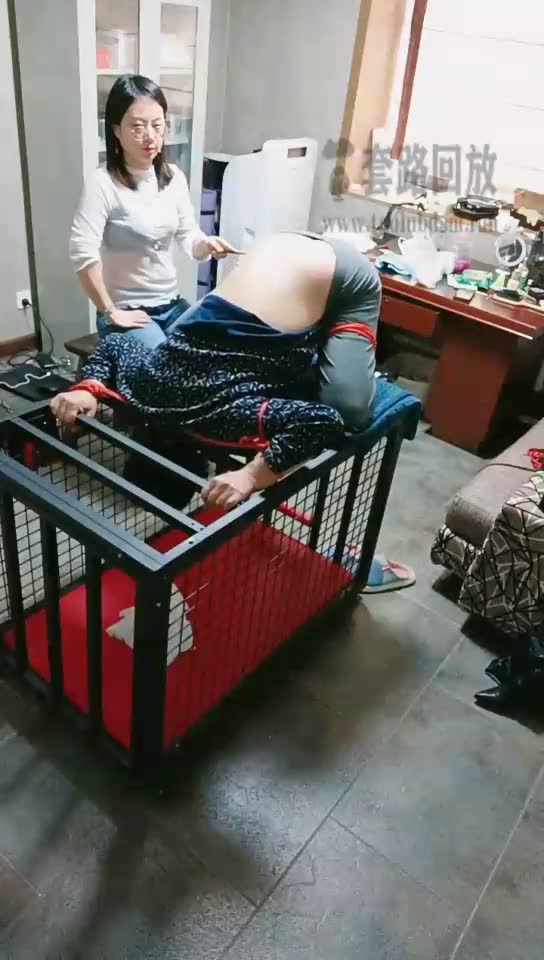 唯雅 调教私奴 狗笼子上的惩罚
