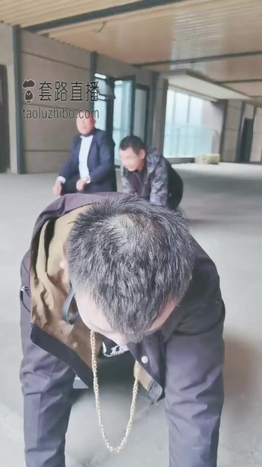 晨晨cc 废弃商业街群调三奴三女王