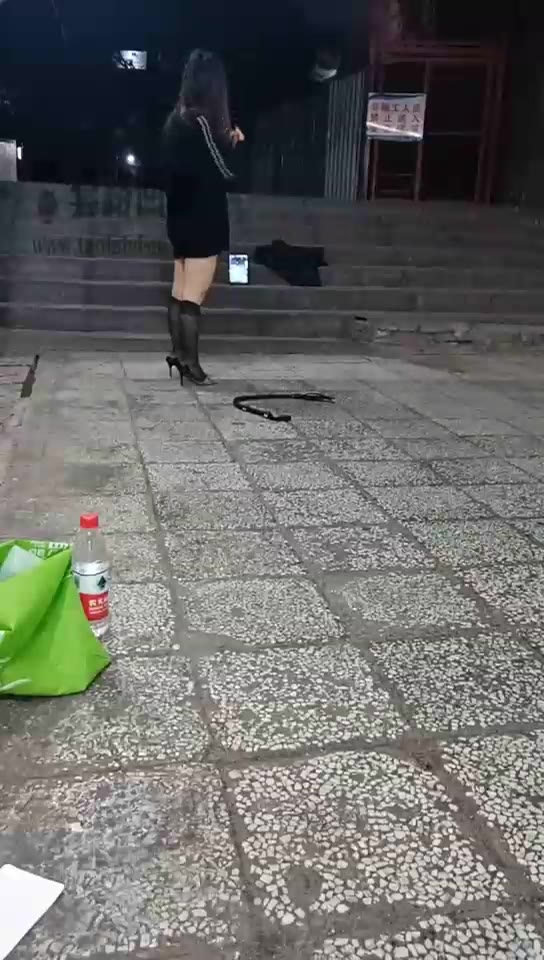 套路第一帅男神 户外 极品美女素人 舔脚 耳光 打手心 鞭打 虐乳 坐脸窒息 踢裆