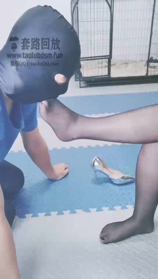 北京熙媛 拉出笼子里一只贱狗调教玩