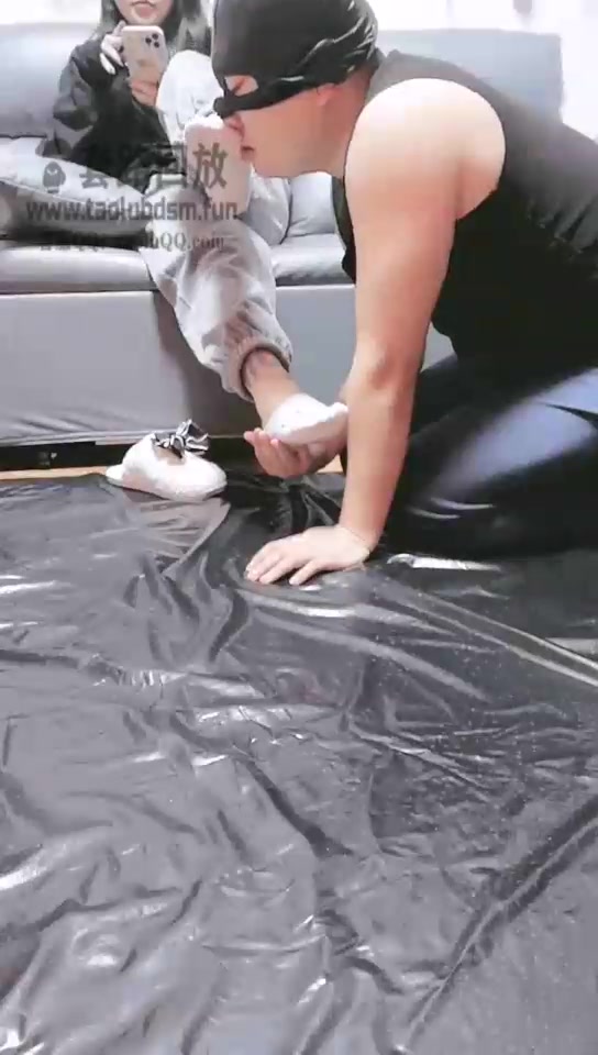 花腿蕾拉 乖儿子给妈妈按摩足疗来了