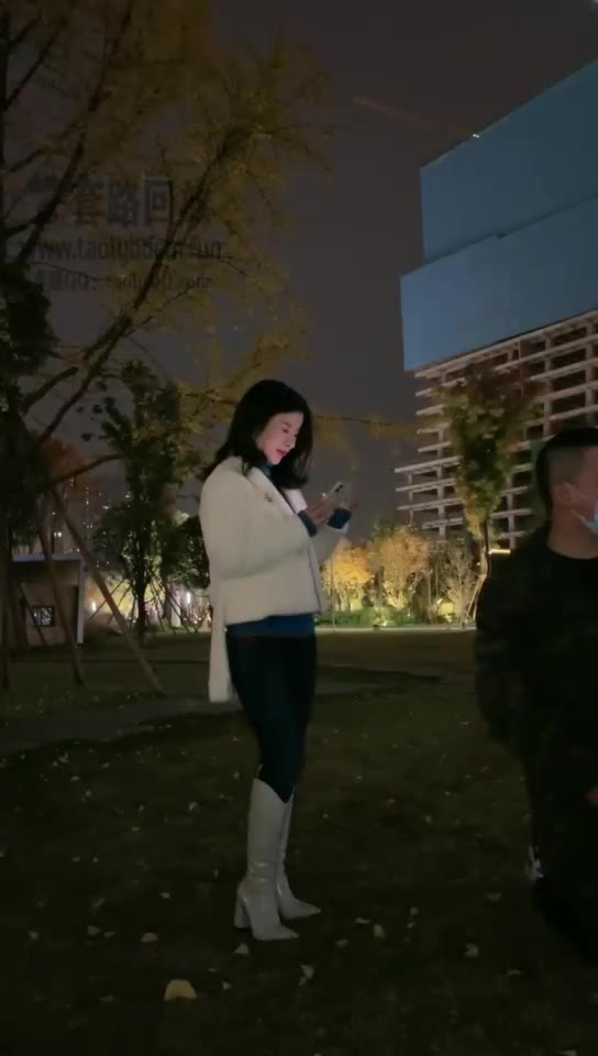 晨晨cc 三个女王一个狗 户外