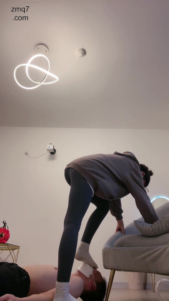 欣桐 运动鞋加白袜