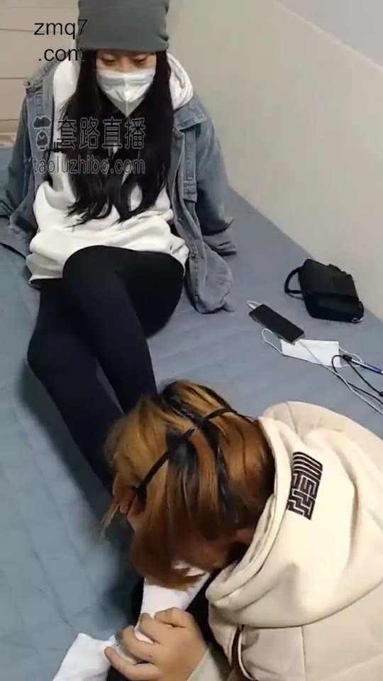 雪碧SAMA 女奴舌吻 坐脸 舔脚