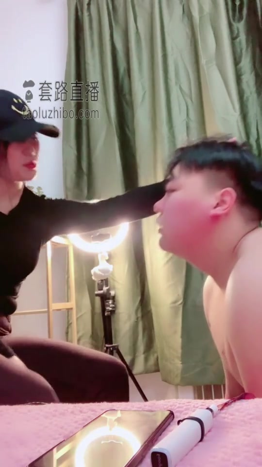 鹿梦兮 深夜虐待恋足狗