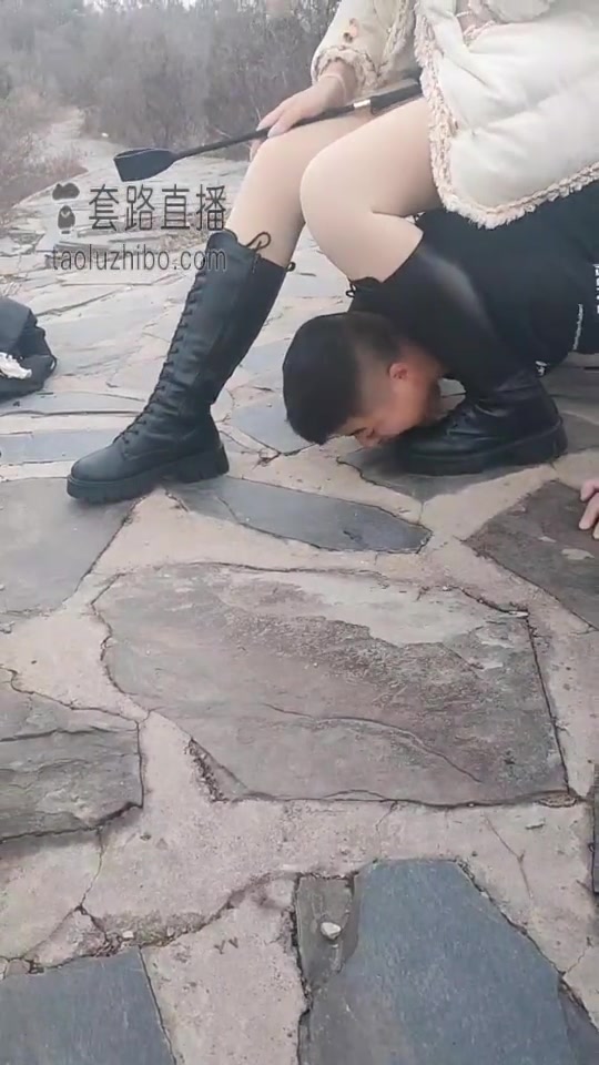 草莓 户外骑脖子超刺激