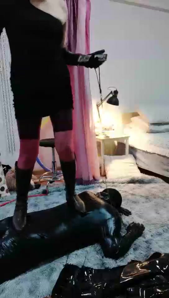 乐爷 霸道女王皮靴暴力踢裆专场