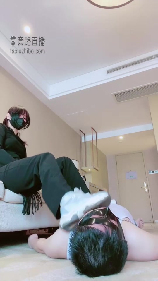 维因 两个小姐姐一起玩