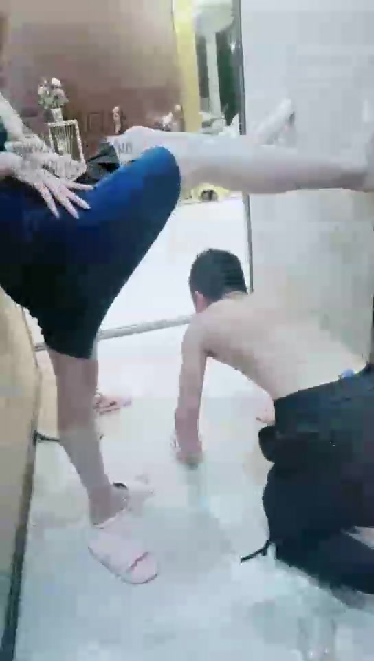 小拽和桃欣情侣和糖糖 四主群调深喉耳光专场