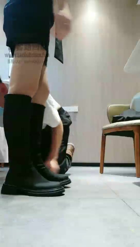 御严 餐厅包间调教 鞋底喂食 羞辱