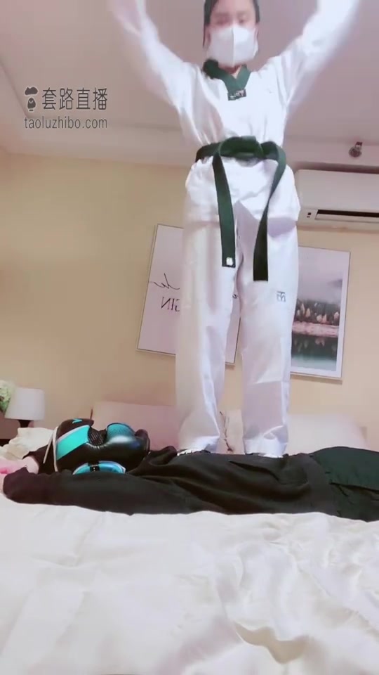 小劳拉 你们想看的跆拳道黑带