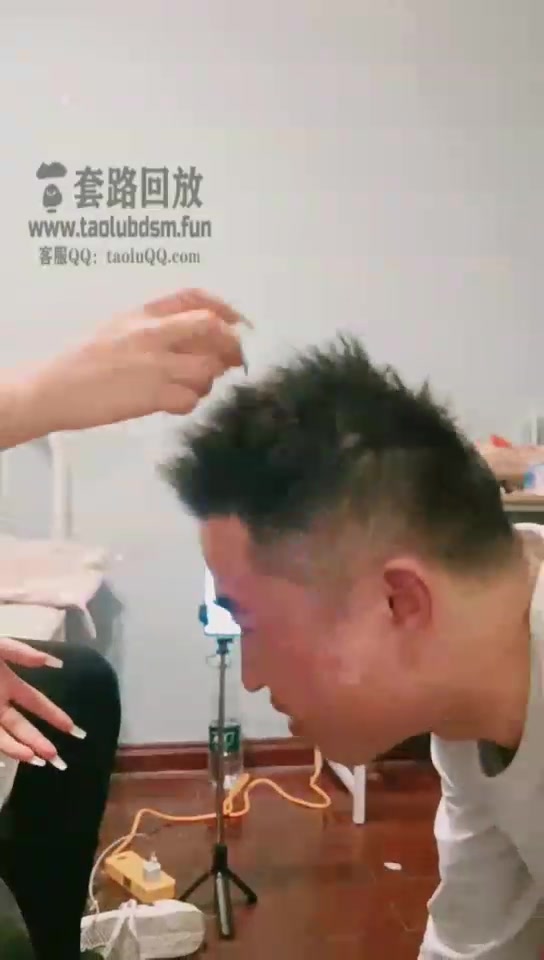 西西小主和刘二狗 人狗舌吻 800耳光