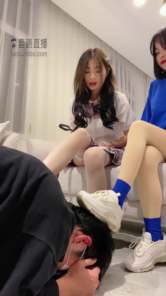 雪莉 带素人闺蜜调教学生奴