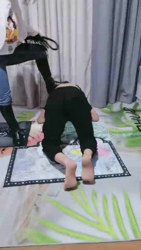 妖精 执行家法 靴子暴踢 虐 菊 乳头 脚心