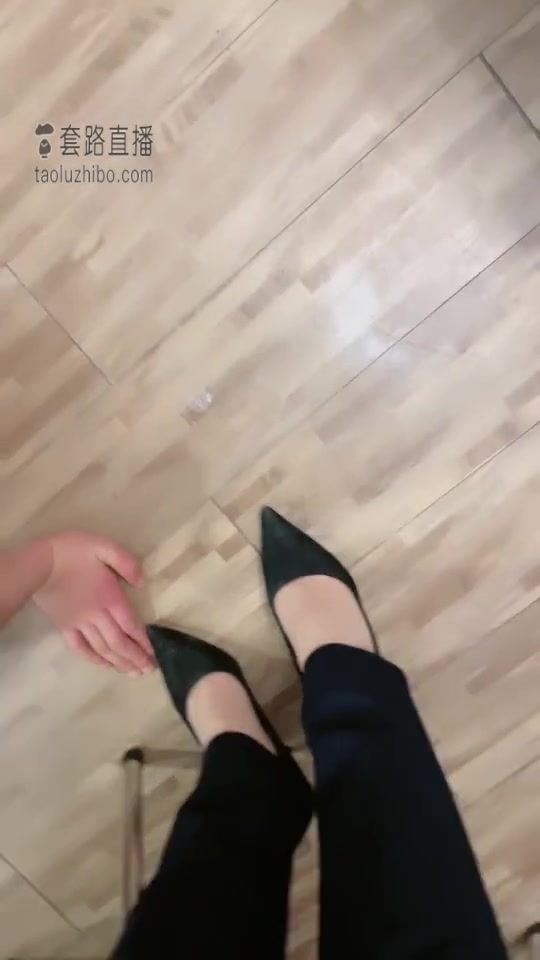 御严 男邻居威胁女白领