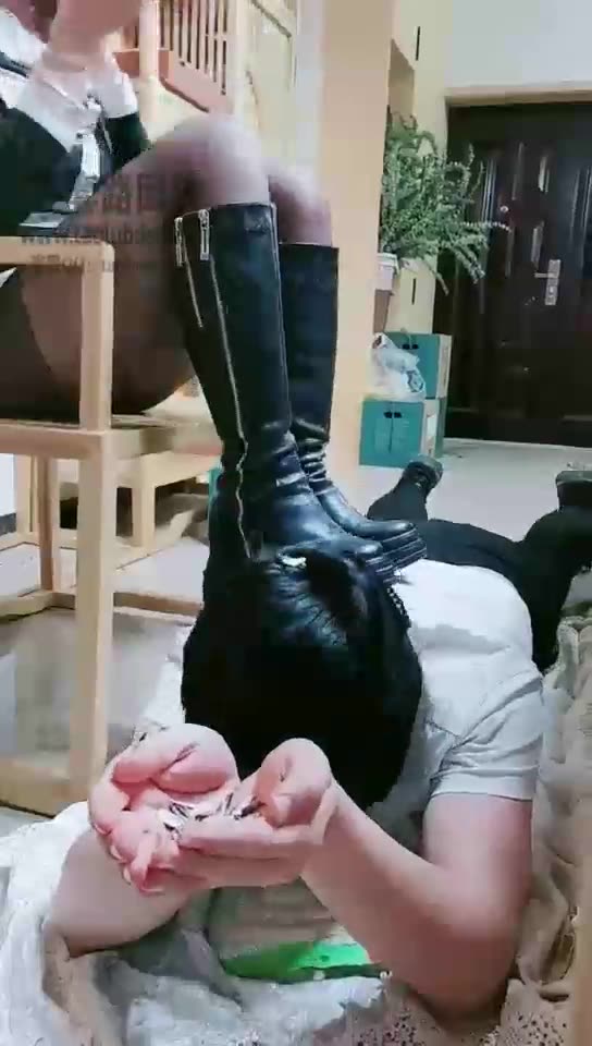 星辞 调教家奴 日常踩踏 舔脚