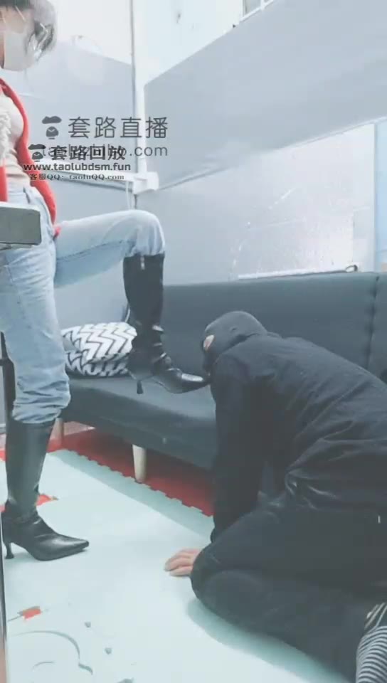 灵竹 踢废贱狗 贱狗还给主人拼命舔长靴