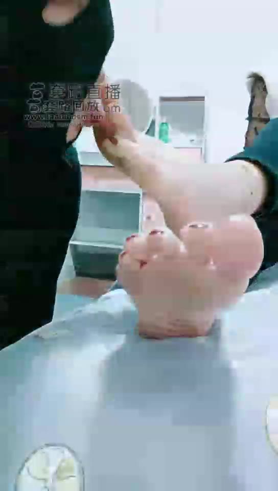 BiBi团 家畜一边舔脚一边撸