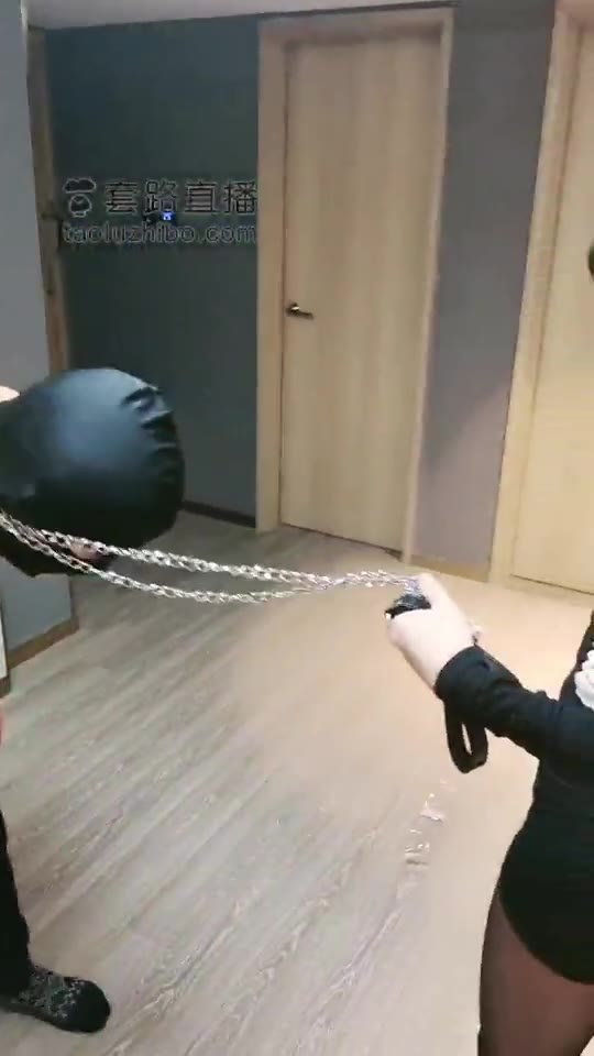 宝儿和二宝 重度踢踹 深喉 丝足耳光