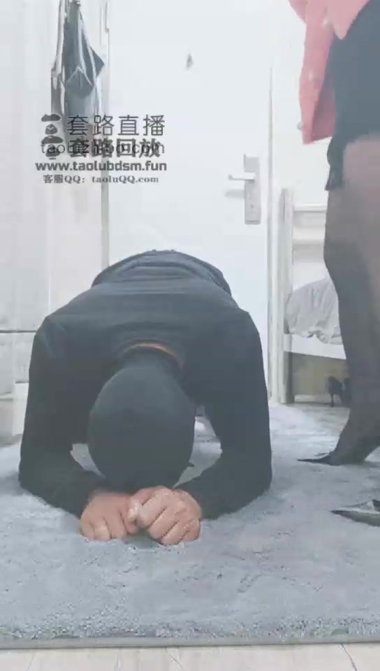 灵竹 调教我脚下的恋足狗