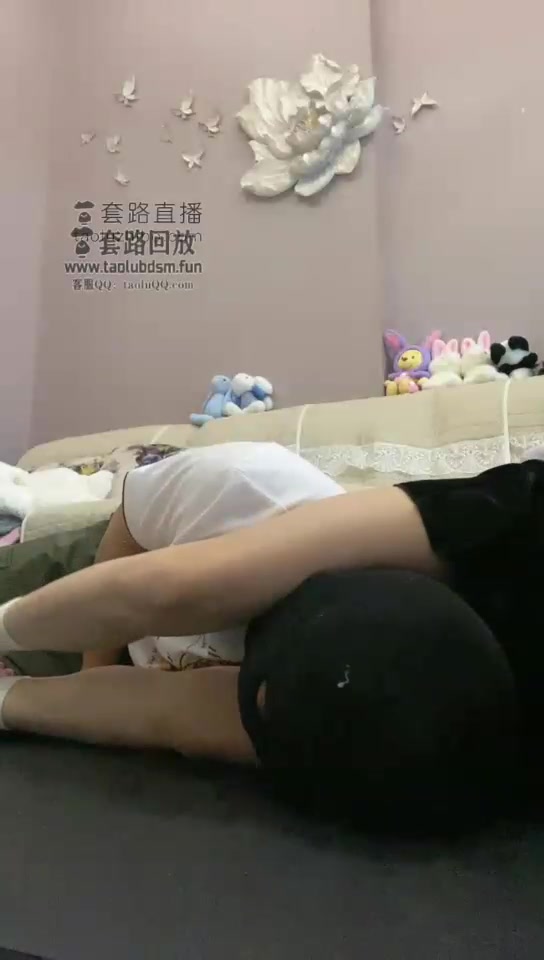 香菜 和圈养狗跨年后首次调教一