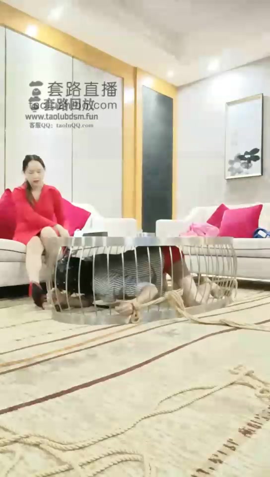 女绳小花 酒店茶几当道具