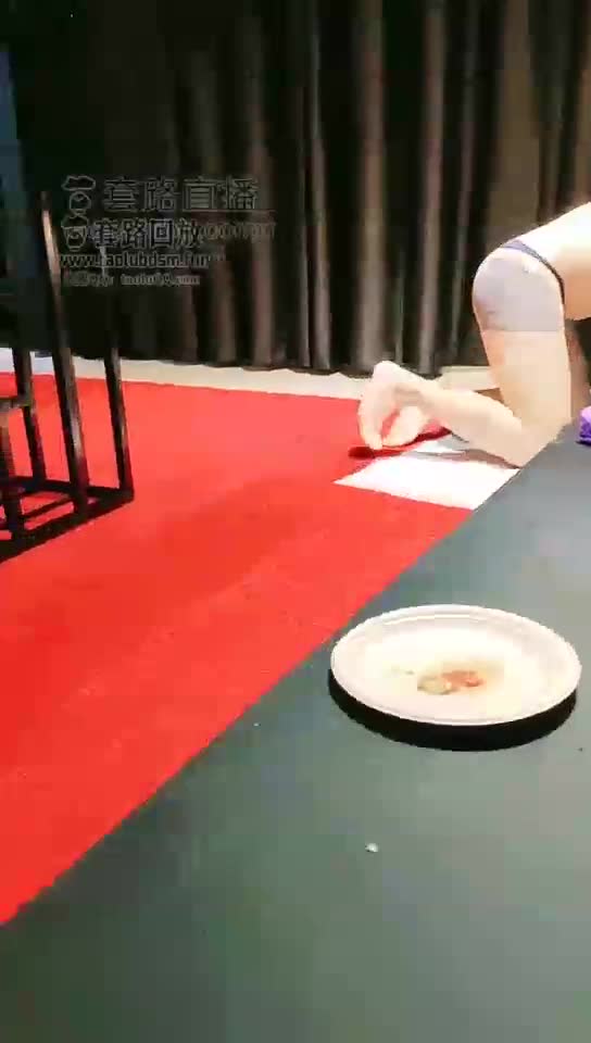 成都Shelly和鱼鱼 双s暴力踩踏 耳光 圣水