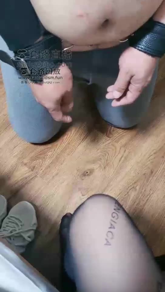 学生诺熙 鞭打 踩踏 踢裆