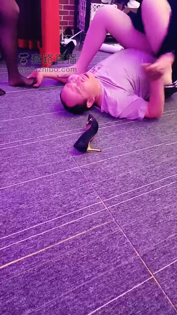 红唇 双女王惩罚贱货 暴力收账 RMB抽耳光
