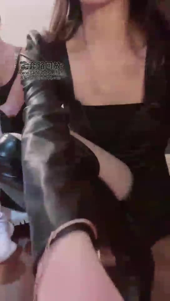 诗诗 双s 第一视角红绿灯 过膝长靴 粉椰白袜