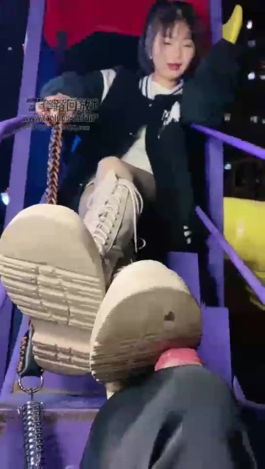 雪莉Shirley 户外花园调教溜狗