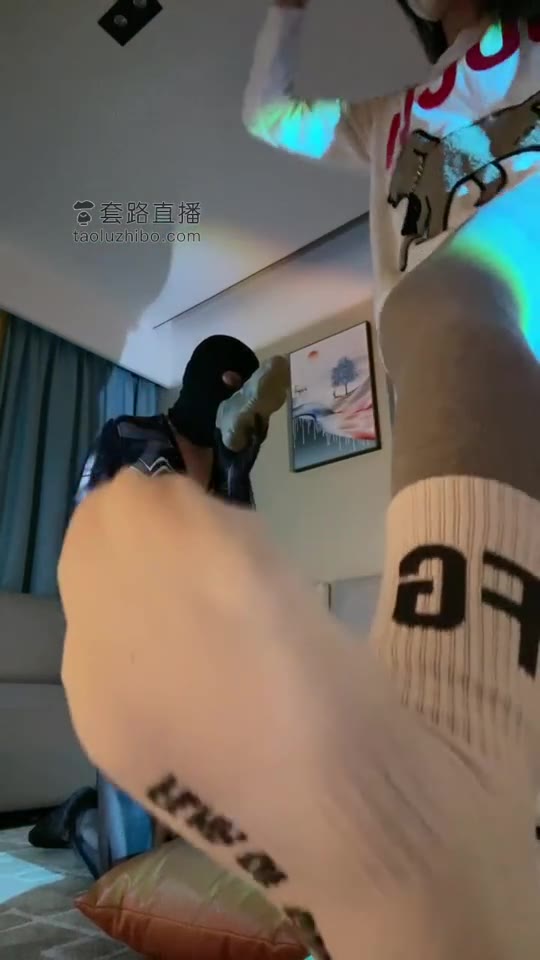 禾未 椰子白袜 玩虐尾随的贱货