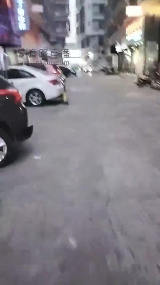 德意户外 舔大学生前台美脚 踩踏