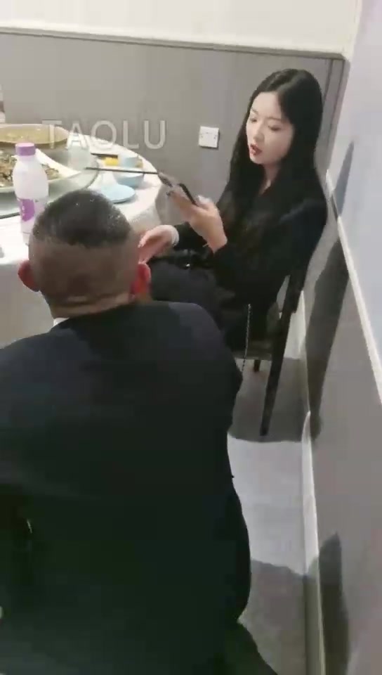 成都六姐 四姐妹聚餐 玩狗