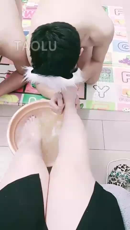 Shuang slaves wash their feet, massage and lick their feet