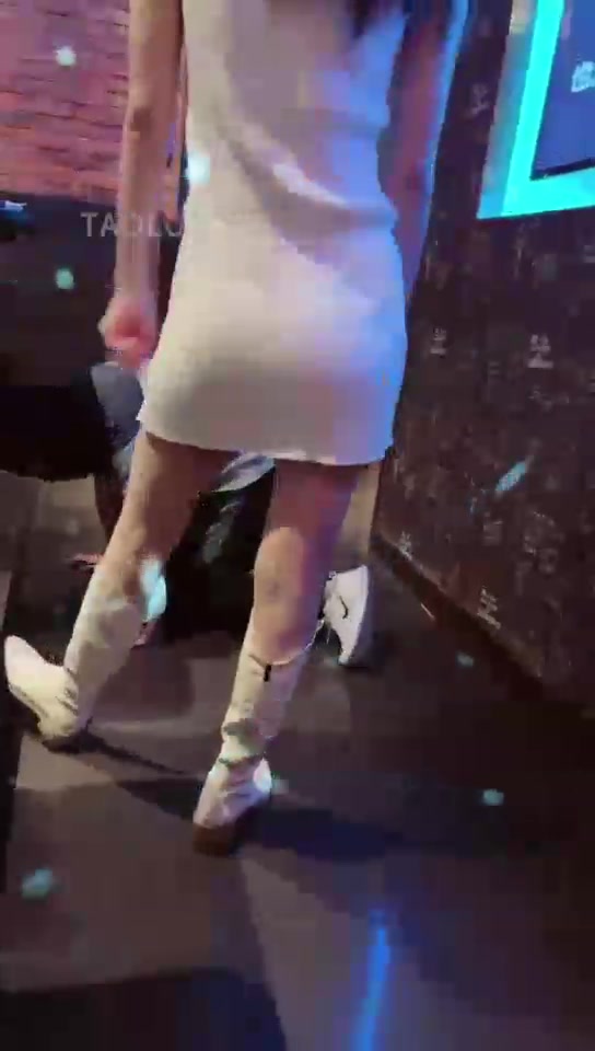 诗诗 KTV羞辱双狗 有圣水 双狗钻胯 骑马