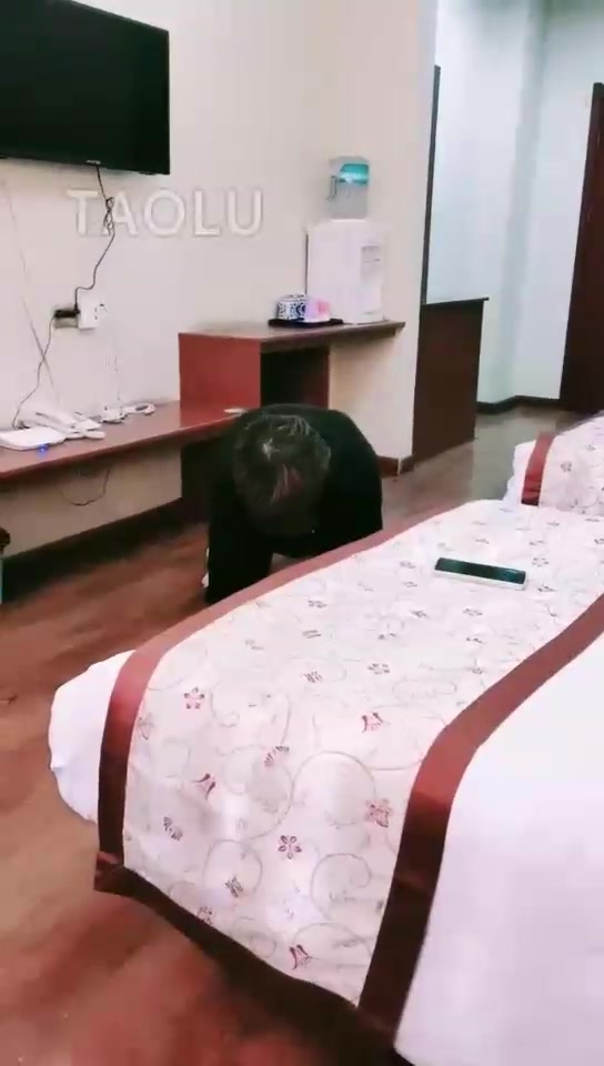 薇普 舔靴